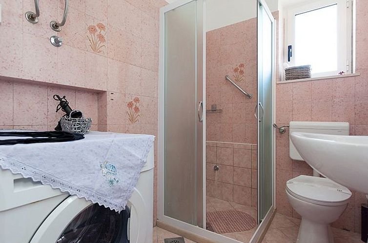 Appartement in Pile mit Vorgarten