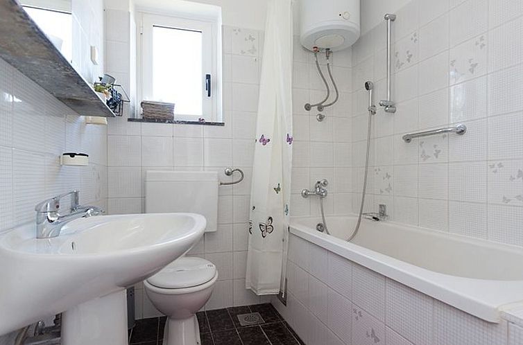 Appartement in Pile mit Vorgarten