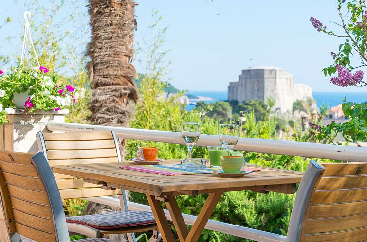 Appartement Nette Ferienwohnung in Pile mit Terrasse und Gar