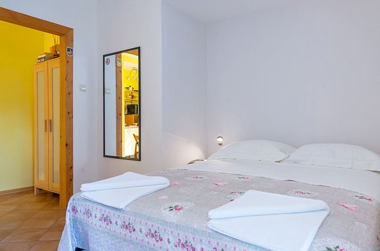 Appartement Nette Ferienwohnung in Pile mit Terrasse und Gar