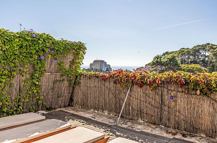 Appartement Nette Ferienwohnung in Pile mit Terrasse und Gar