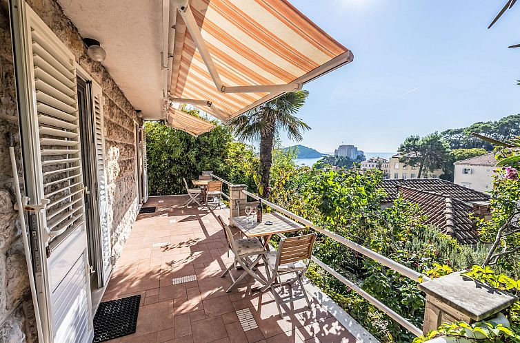 Appartement Nette Ferienwohnung in Pile mit Terrasse und Gar
