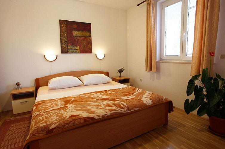 Appartement Ivana mitten im Blumengarten