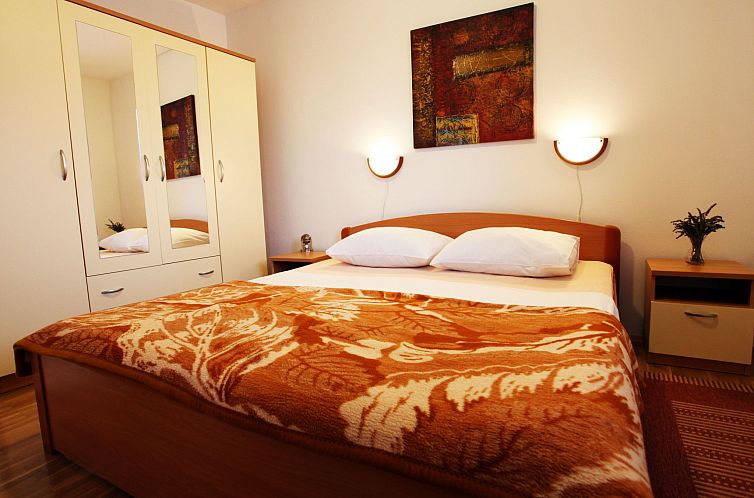 Appartement Ivana mitten im Blumengarten