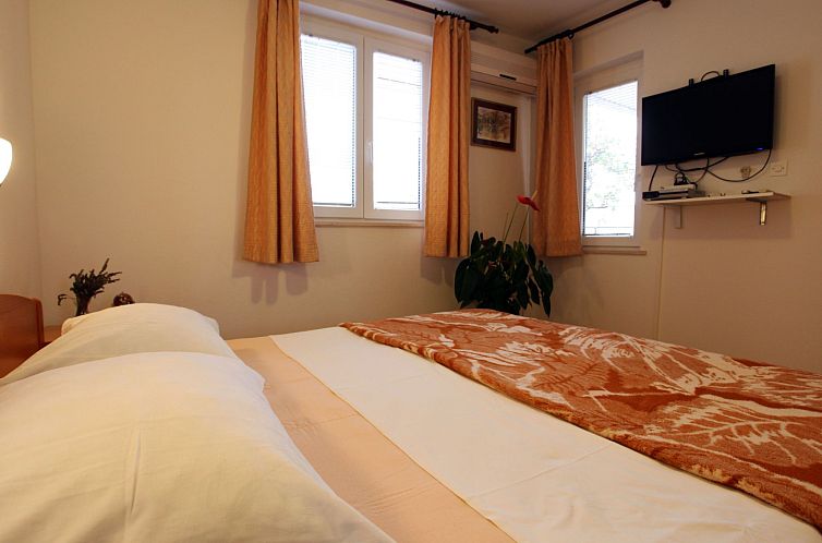 Appartement Ivana mitten im Blumengarten
