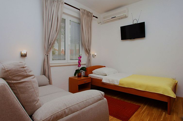 Appartement Ivana mitten im Blumengarten