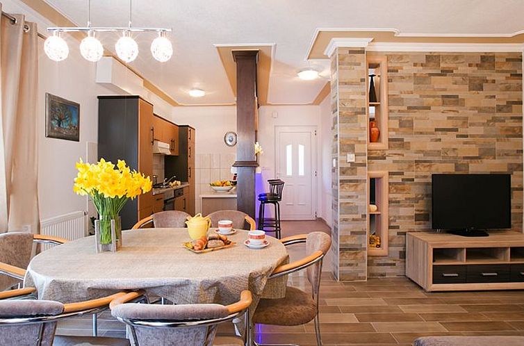 Appartement Mélanie im Erdgeschoss einer Villa in Strandnä
