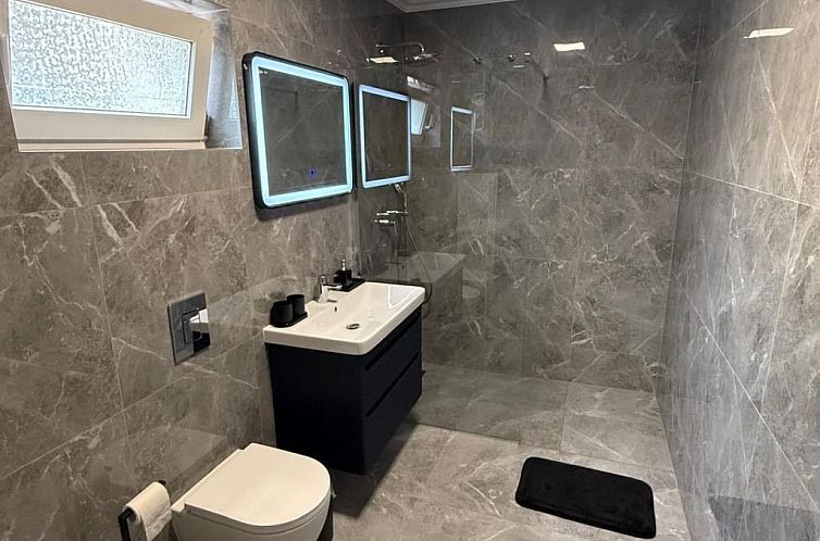 Appartement Mélanie im Erdgeschoss einer Villa in Strandnä