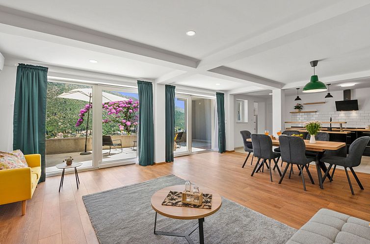 Vakantiehuis Moderne Villa mit Infinity-Pool und atemberaube