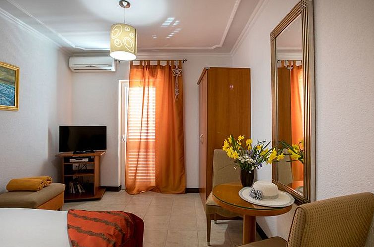 Appartement Mélanie B im ersten Stock einer Villa am Strand