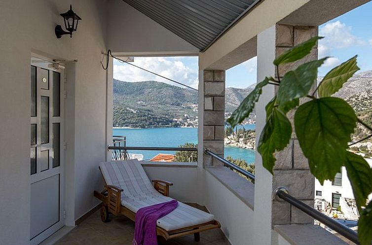 Appartement Mélanie B im ersten Stock einer Villa am Strand