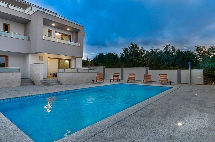 Vakantiehuis Villa mit Dachterrasse und Pool - Agentur TA Le