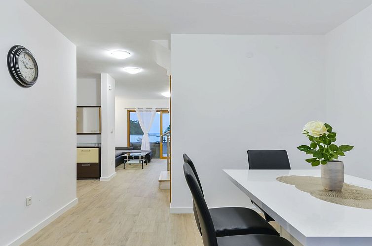 Vakantiehuis Villa mit Dachterrasse und Pool - Agentur TA Le