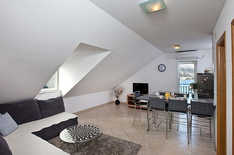 Appartement Mélanie Penthouse in einer Villa direkt am Stra