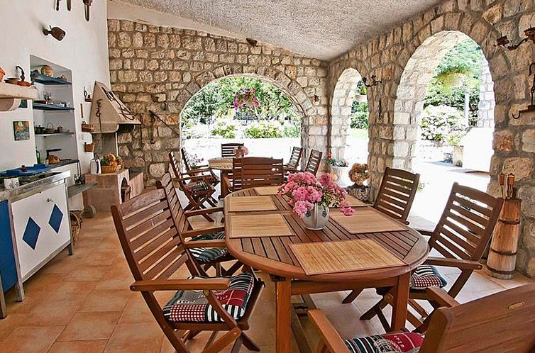 Vakantiehuis Privatzimmer im Schloss Seefront Zamagna, Mali 