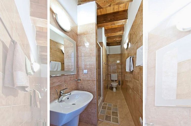 Vakantiehuis Privatzimmer im Schloss Seefront Zamagna, Mali 