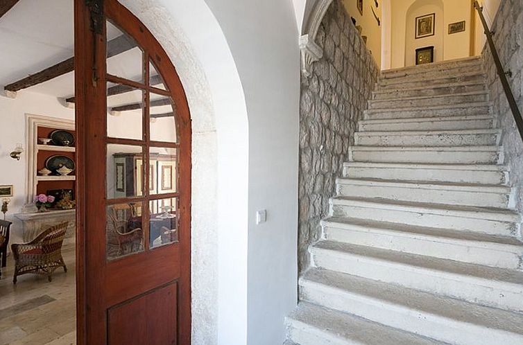 Vakantiehuis Privatzimmer im Schloss Seefront Zamagna, Mali 