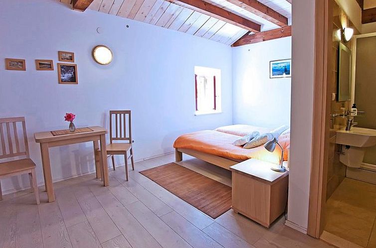 Vakantiehuis Privatzimmer im Schloss Seefront Zamagna, Mali 