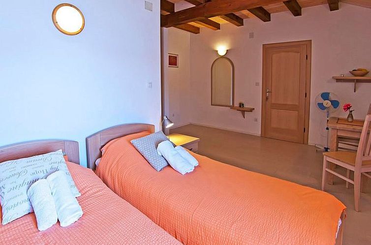 Vakantiehuis Privatzimmer im Schloss Seefront Zamagna, Mali 