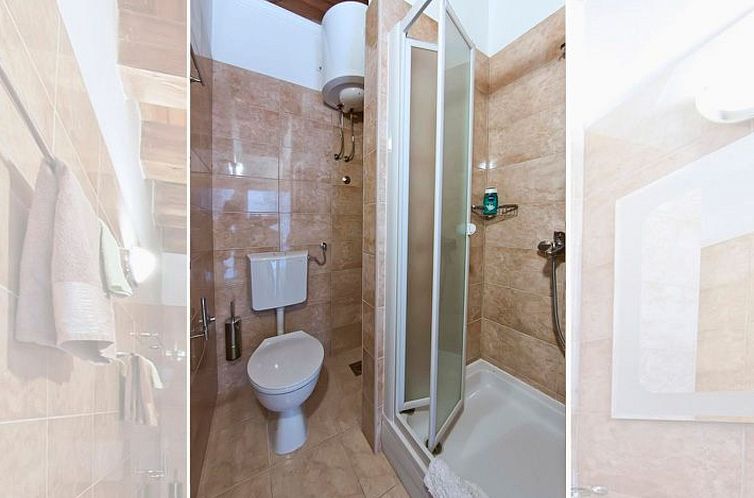 Vakantiehuis Privatzimmer im Schloss Seefront Zamagna, Mali 