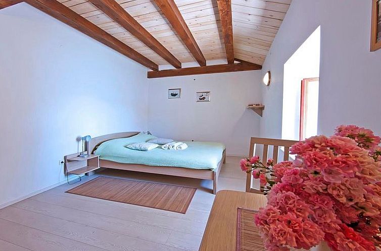 Vakantiehuis Privatzimmer im Schloss Seefront Zamagna, Mali 