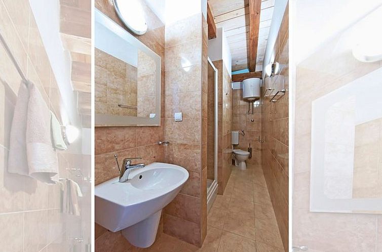 Vakantiehuis Privatzimmer im Schloss Seefront Zamagna, Mali 