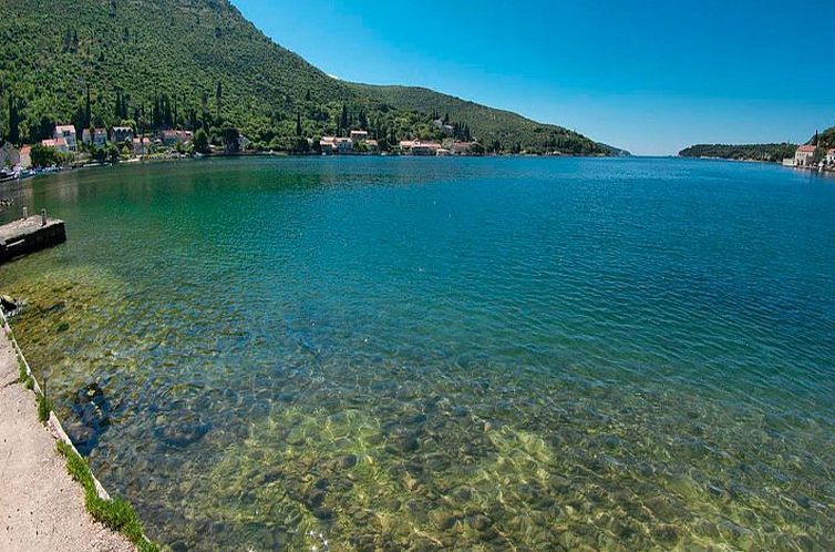 Vakantiehuis Privatzimmer im Schloss Seefront Zamagna, Mali 