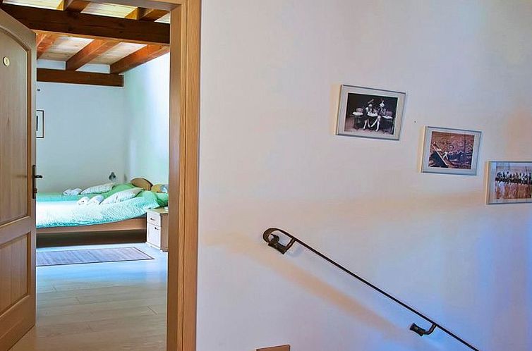 Vakantiehuis Privatzimmer im Schloss Seefront Zamagna, Mali 
