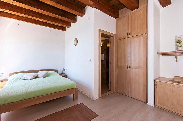 Vakantiehuis Privatzimmer im Schloss Seefront Zamagna, Mali 