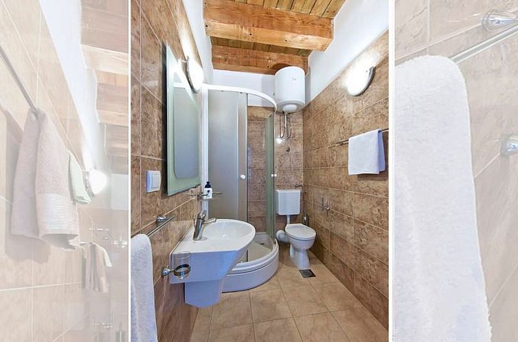 Vakantiehuis Privatzimmer im Schloss Seefront Zamagna, Mali 