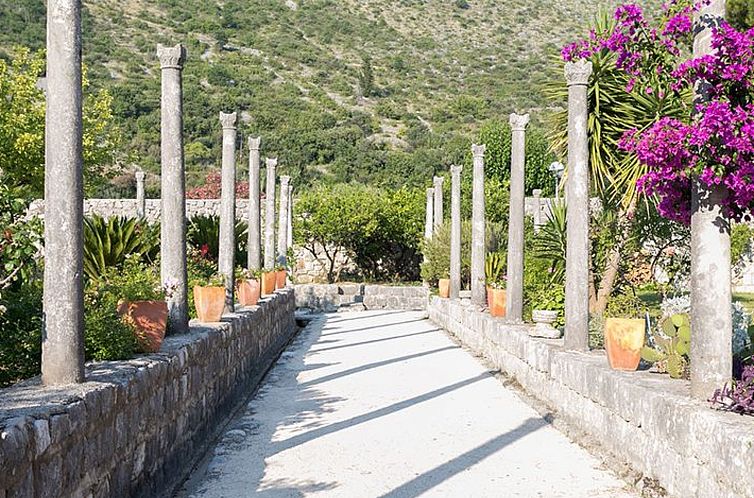 Vakantiehuis Privatzimmer im Schloss Seefront Zamagna, Mali 