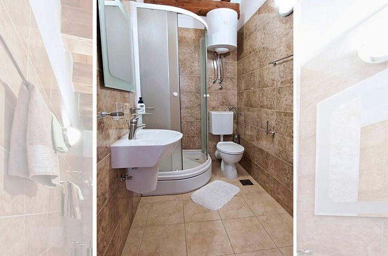 Vakantiehuis Privatzimmer im Schloss Seefront Zamagna, Mali 