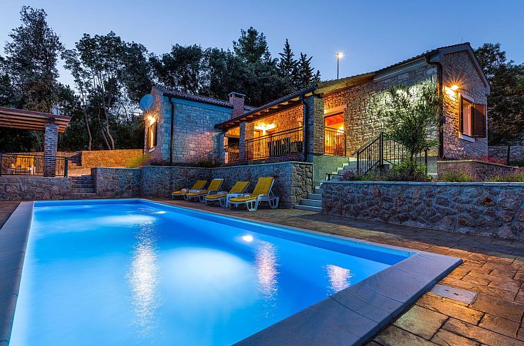 Vakantiehuis Ferienvilla Roko mit beheiztem Pool