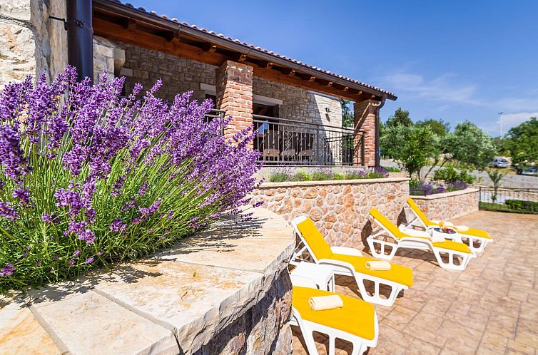 Vakantiehuis Ferienvilla Roko mit beheiztem Pool