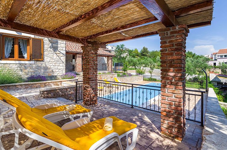 Vakantiehuis Ferienvilla Roko mit beheiztem Pool