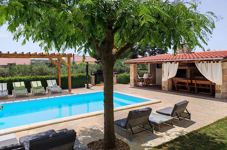 Unterkunft 10310204 - Ferienhaus Dalmatien - Vakantiehuis Angenehmes Haus in Posedarje mit großem Garten