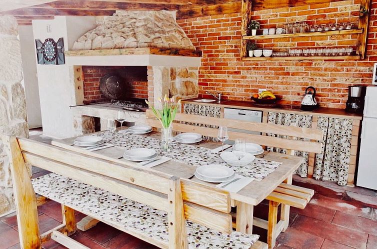 Vakantiehuis Angenehmes Haus in Posedarje mit großem Garten