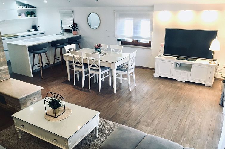 Vakantiehuis Angenehmes Haus in Posedarje mit großem Garten