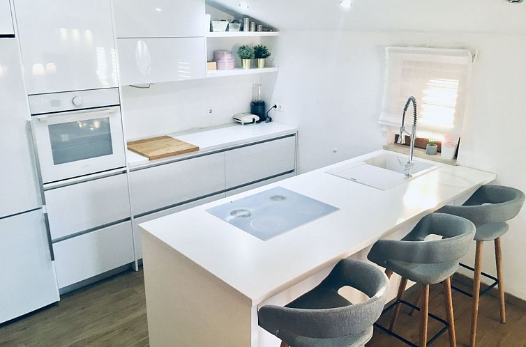 Vakantiehuis Angenehmes Haus in Posedarje mit großem Garten