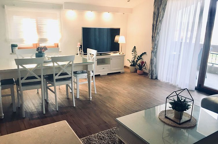 Vakantiehuis Angenehmes Haus in Posedarje mit großem Garten