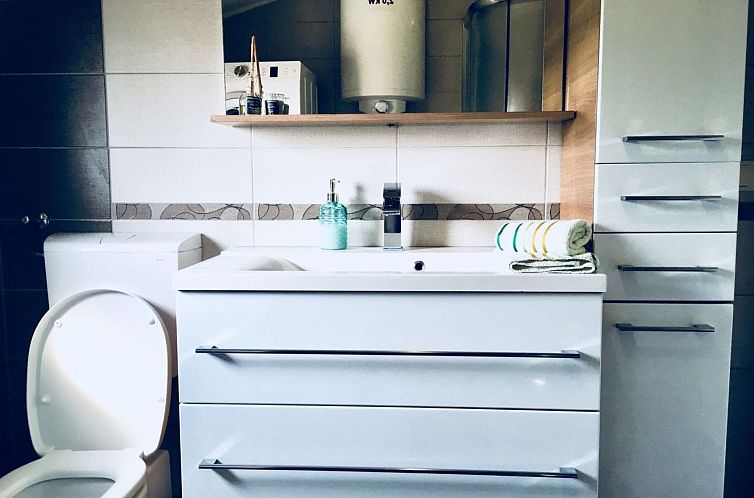 Vakantiehuis Angenehmes Haus in Posedarje mit großem Garten