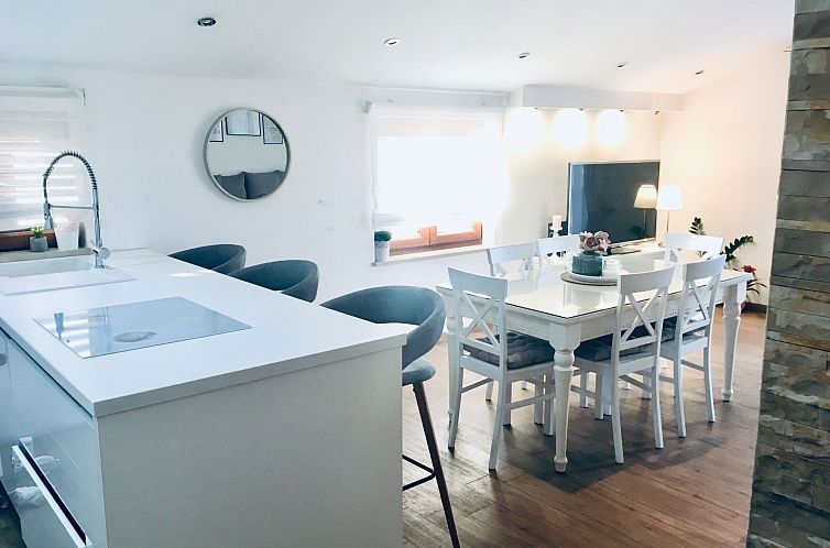 Vakantiehuis Angenehmes Haus in Posedarje mit großem Garten