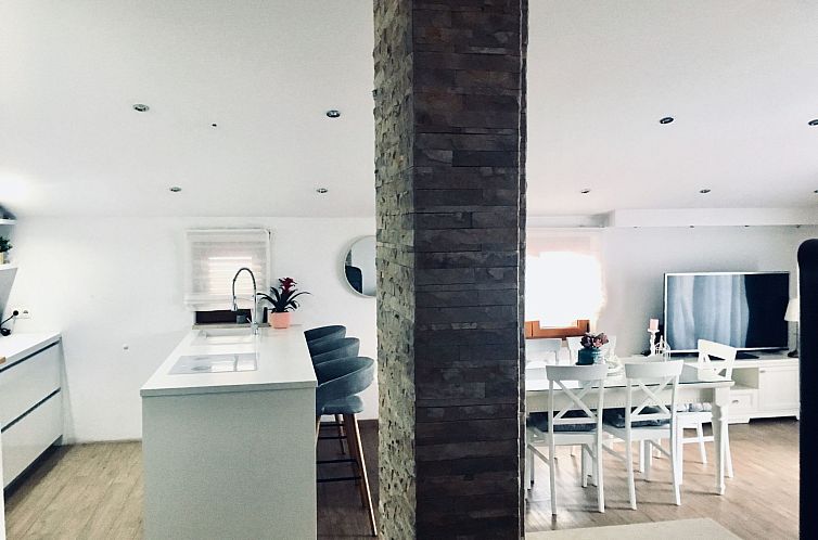 Vakantiehuis Angenehmes Haus in Posedarje mit großem Garten