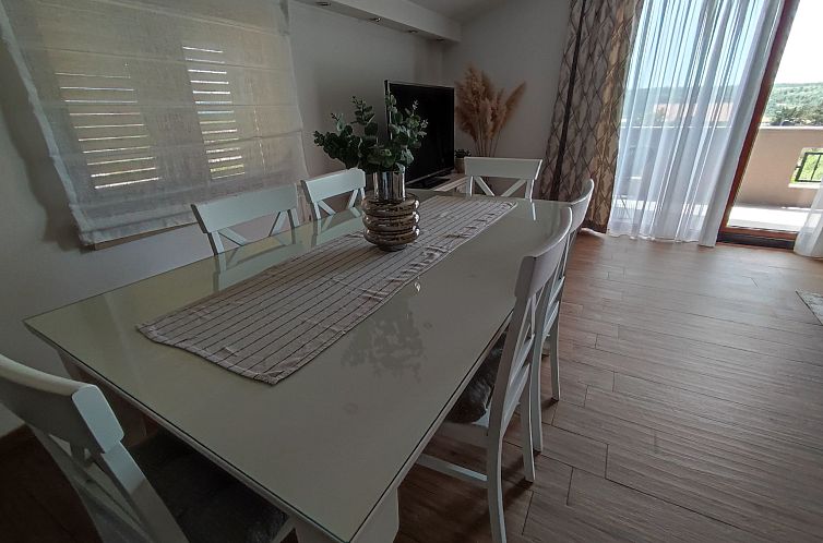 Vakantiehuis Angenehmes Haus in Posedarje mit großem Garten