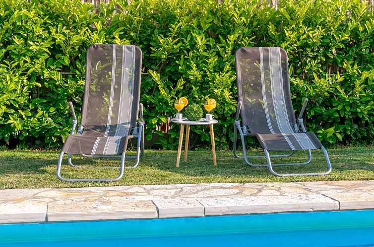 Vakantiehuis in Posedarje mit großem Garten