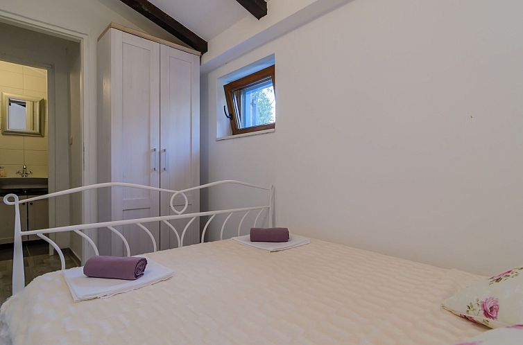 Vakantiehuis in Posedarje mit großem Garten