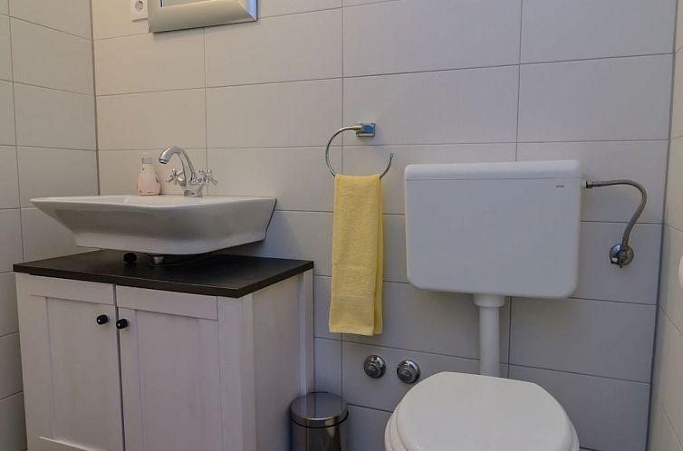 Vakantiehuis in Posedarje mit großem Garten