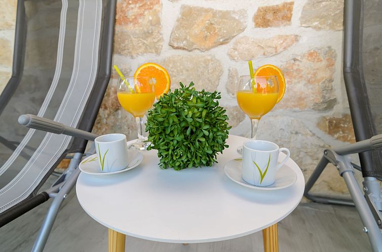 Vakantiehuis in Posedarje mit großem Garten