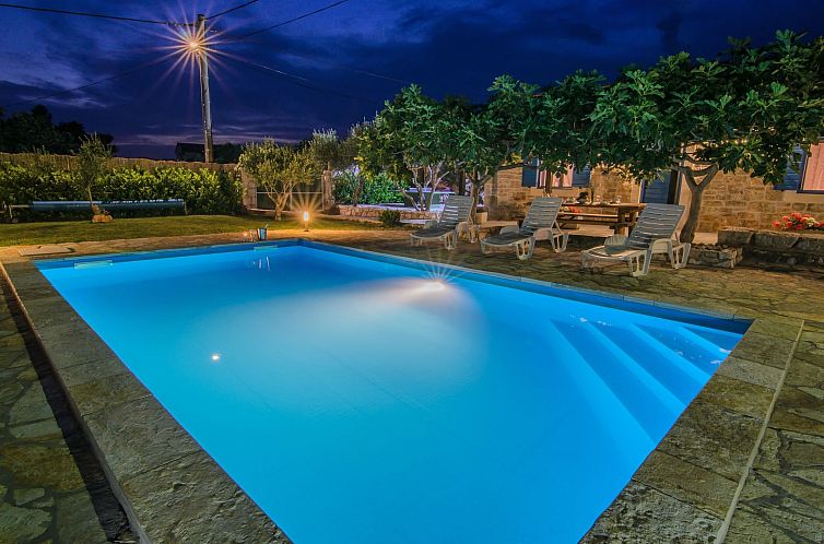 Vakantiehuis in Posedarje mit großem Garten