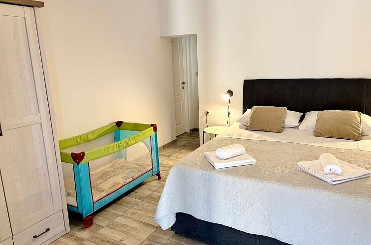 Vakantiehuis in Posedarje mit großem Garten